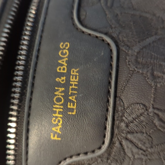 Fashion & Bags Leather Floral Designed Crossbody w/Link Chain & Adjustable Strap - Picture 10 of 12